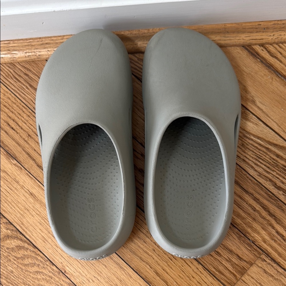 CROCS Mellow recovery clogs Elephant Gray